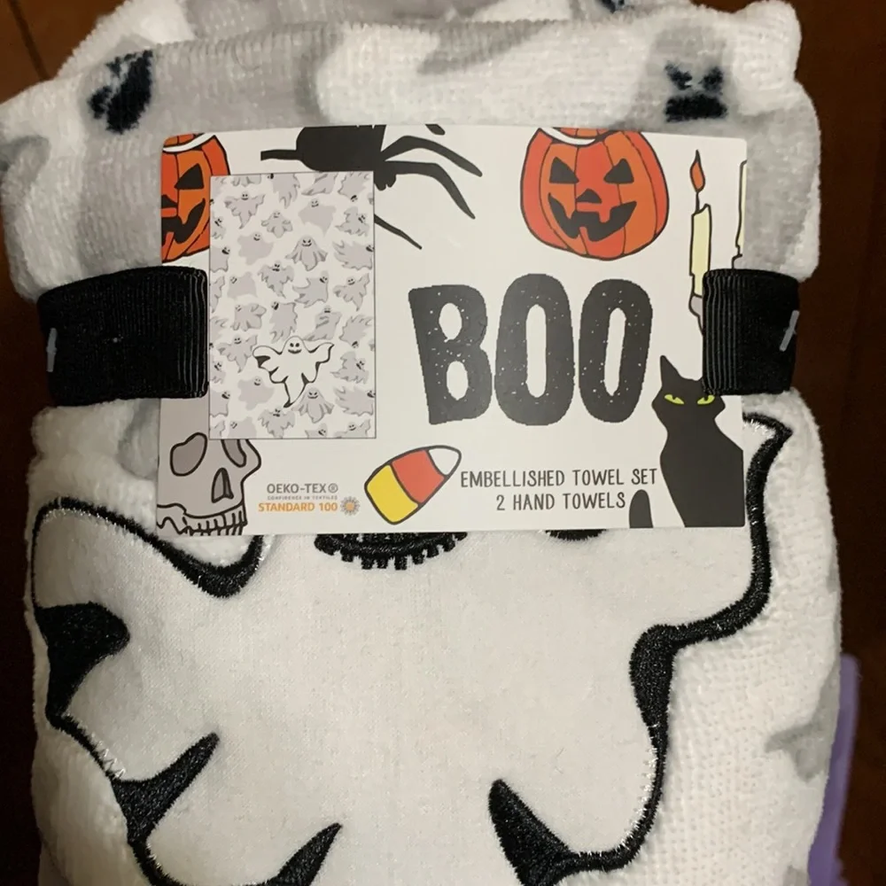 Ghostly Boo 👻 Embellished Towel Set - Two Hand Towels. NWT!